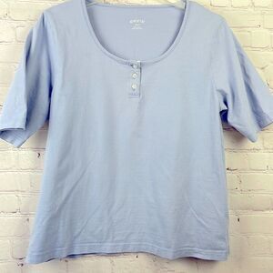 Orvis. Women's scoop neck short sleeve henley style shirt. Women's Large.